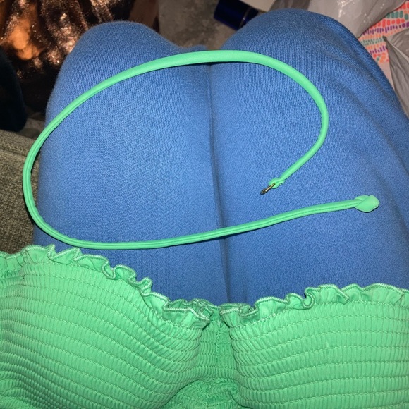 Victoria’s Secret bikini S/32C - Picture 2 of 6